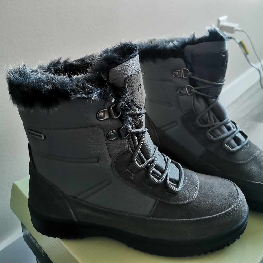 2/$100 Brand new Ladies winter boots